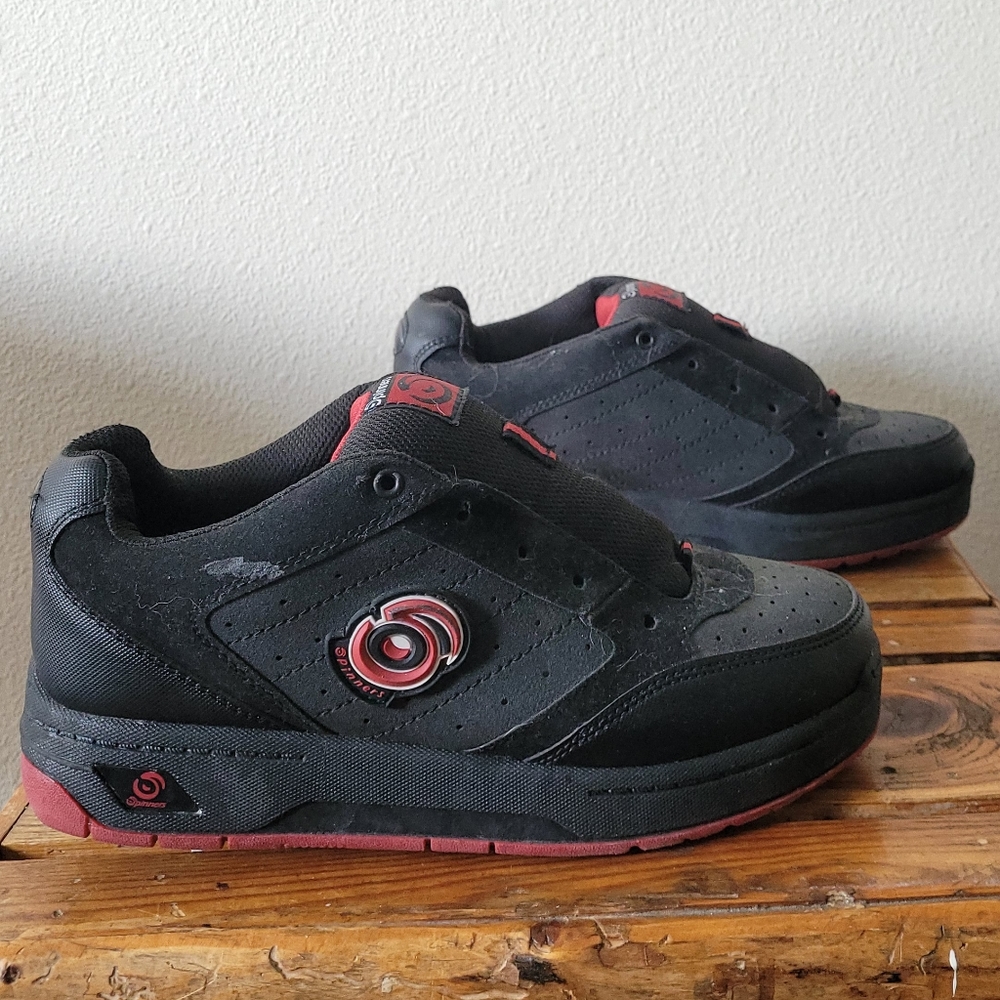 Spinners Wheeled Heely Skate Shoes Kids Size 5 Black Red Sneakers Built in Wheel
